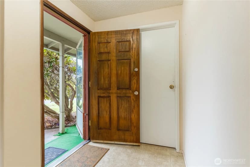 Property photo for 6818 Vail Drive, Lynden photo 5
