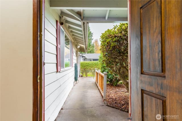 Property photo for 6818 Vail Drive, Lynden photo 4