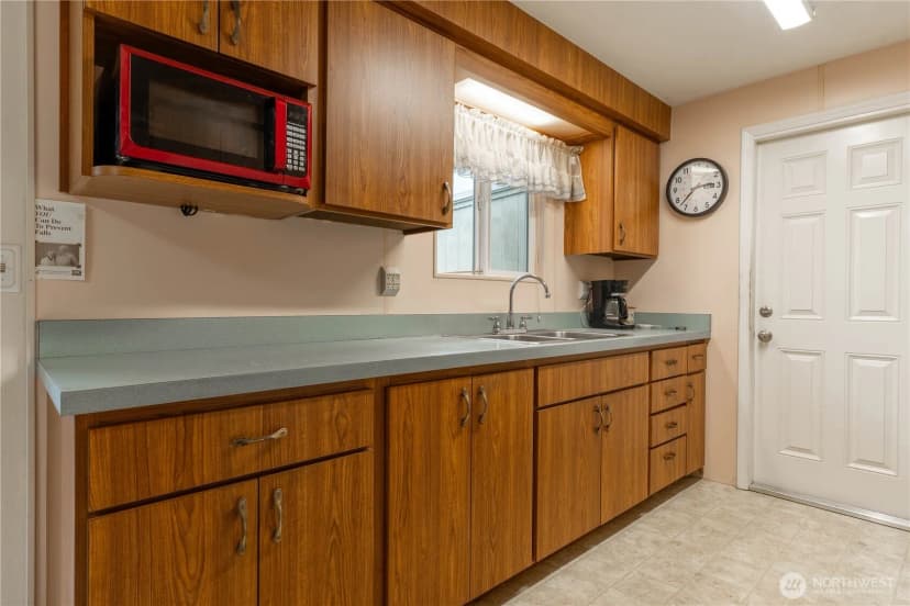 Property photo for 6818 Vail Drive, Lynden photo 11