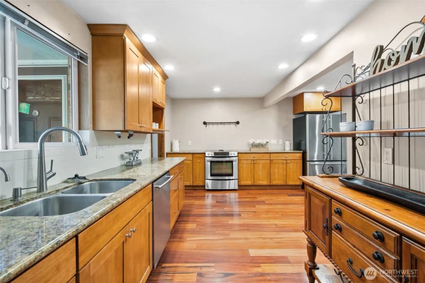 Property photo for 1925 87th Avenue Ct E, Edgewood photo 8