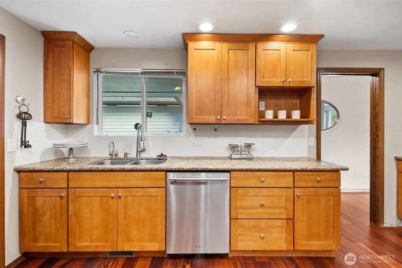 Property photo for 1925 87th Avenue Ct E, Edgewood photo 9