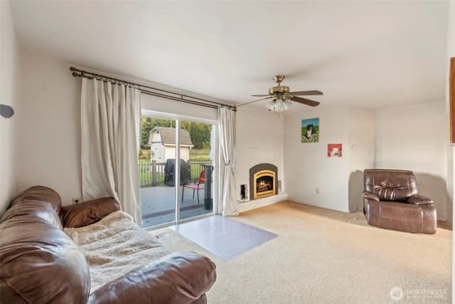 Property photo for 450 Hawkins Road, Winlock photo 4
