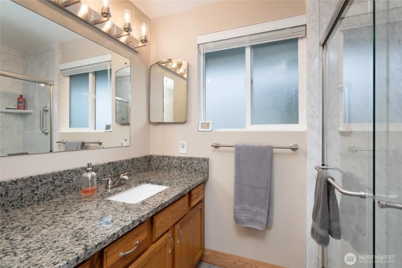Property photo for 2304 E Avenue, Anacortes photo 11
