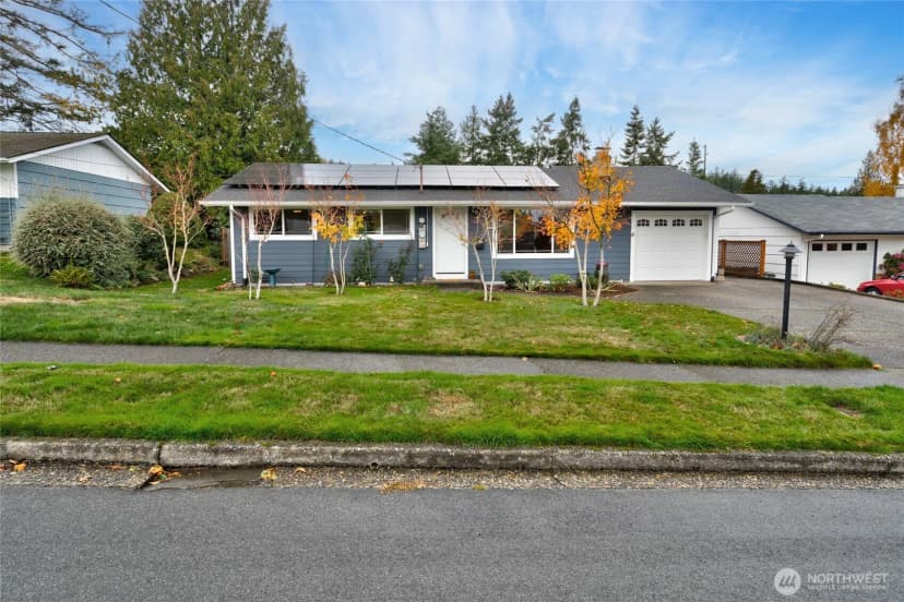 Property photo for 2304 E Avenue, Anacortes photo 2