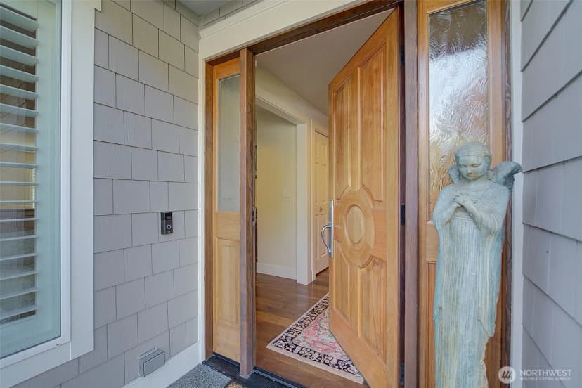 Property photo for 8711 Ne 11th Street, Medina photo 3