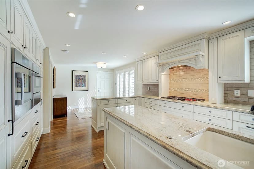 Property photo for 8711 Ne 11th Street, Medina photo 15
