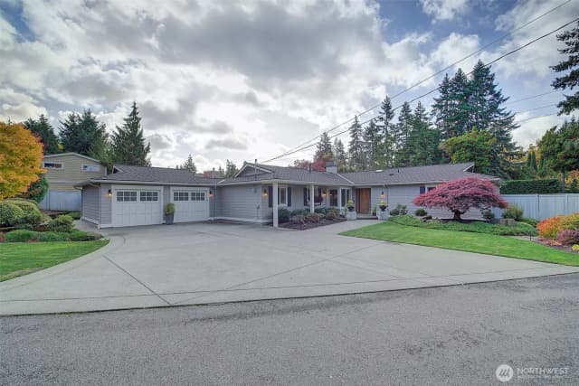 Property photo for 8711 Ne 11th Street, Medina
