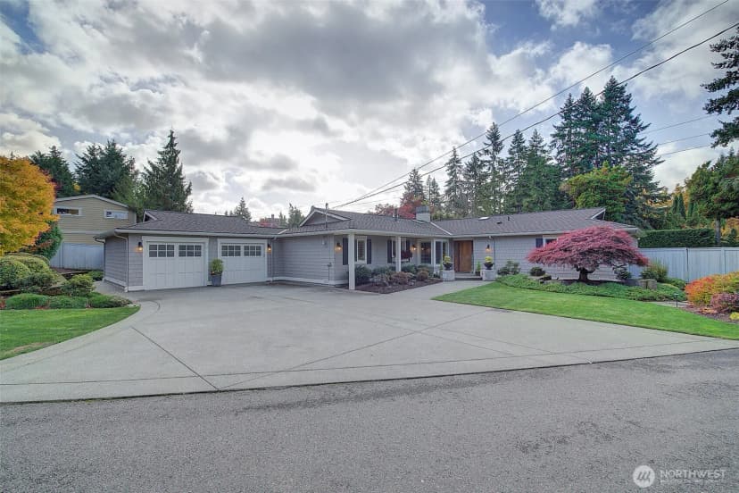 Property photo for 8711 Ne 11th Street, Medina