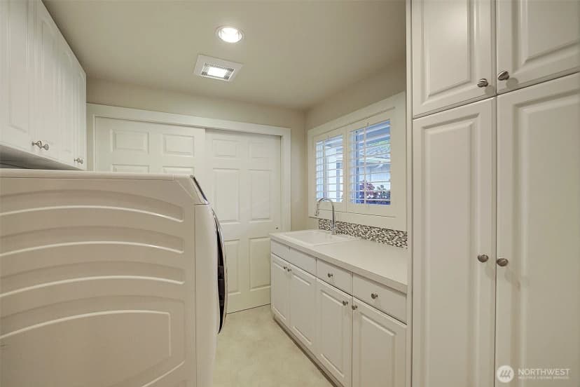Property photo for 8711 Ne 11th Street, Medina photo 28