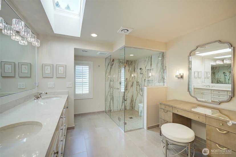 Property photo for 8711 Ne 11th Street, Medina photo 23