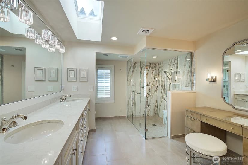Property photo for 8711 Ne 11th Street, Medina photo 22