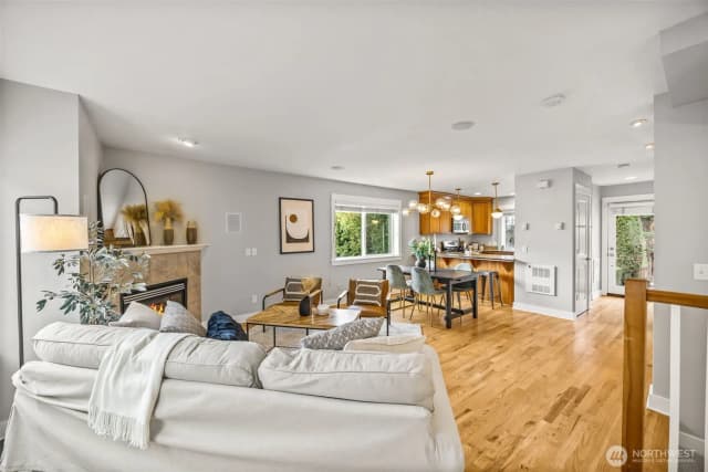 Property photo for 3219 21st Avenue W #a, Seattle photo 4