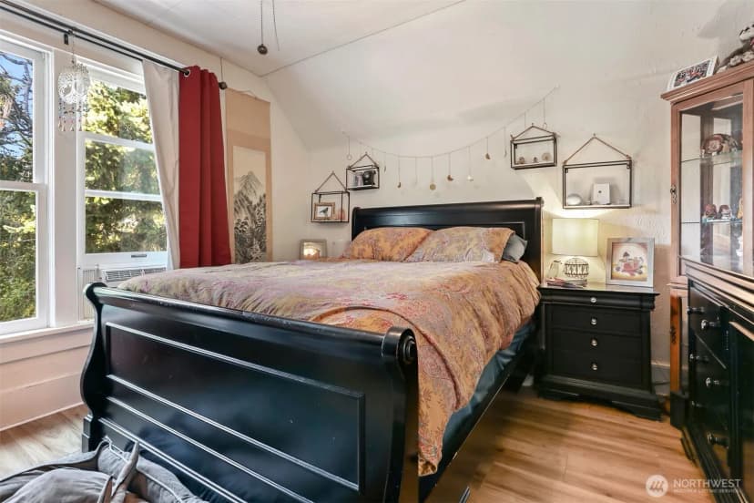 Property photo for 3654 35th Avenue W, Seattle photo 9