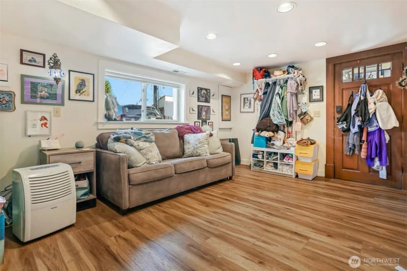 Property photo for 3654 35th Avenue W, Seattle photo 13