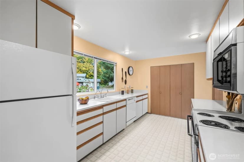 Property photo for 4961 120th Avenue Se, Bellevue photo 12