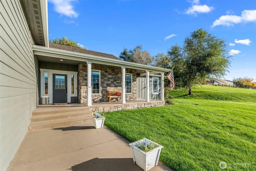 Property photo for 2945 Martin Place, East Wenatchee photo 2
