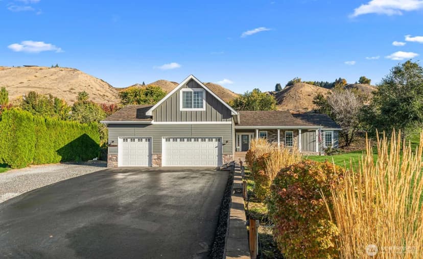 Property photo for 2945 Martin Place, East Wenatchee