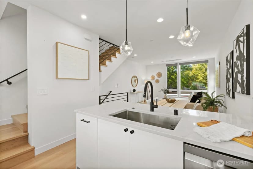 Property photo for 6014 A California Avenue Sw, Seattle photo 18