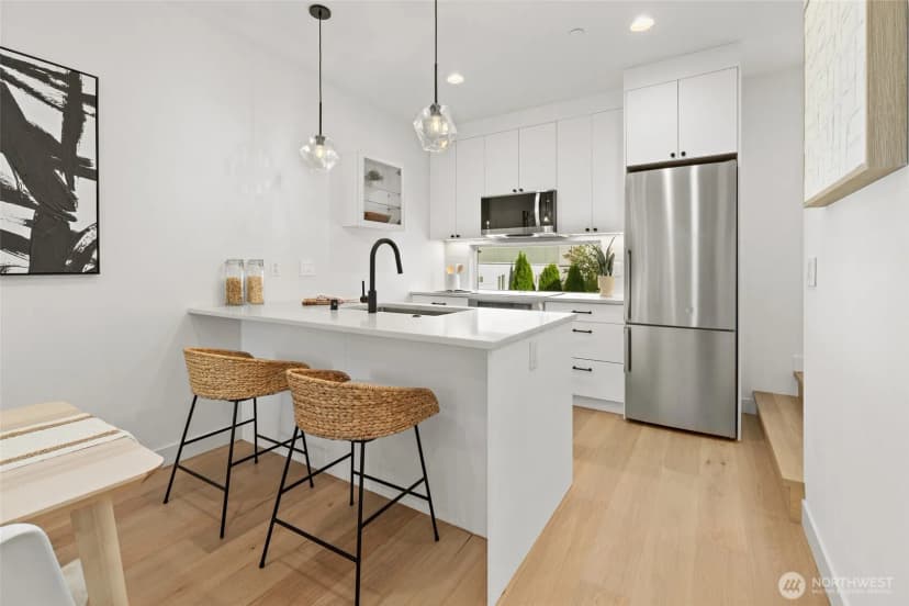 Property photo for 6014 A California Avenue Sw, Seattle photo 15