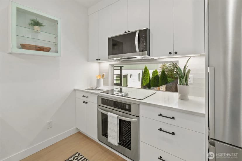 Property photo for 6014 A California Avenue Sw, Seattle photo 17
