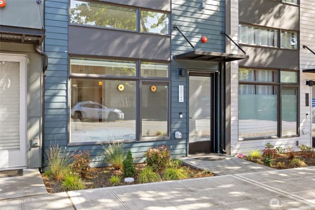 Property photo for 6014 A California Avenue Sw, Seattle photo 4
