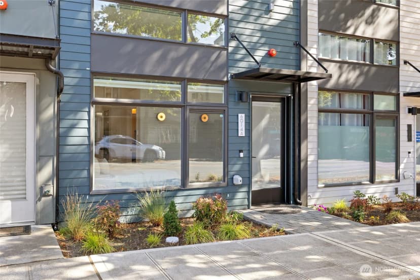Property photo for 6014 A California Avenue Sw, Seattle photo 4