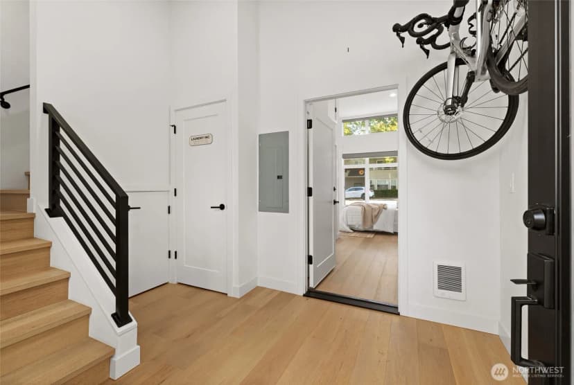 Property photo for 6014 A California Avenue Sw, Seattle photo 6