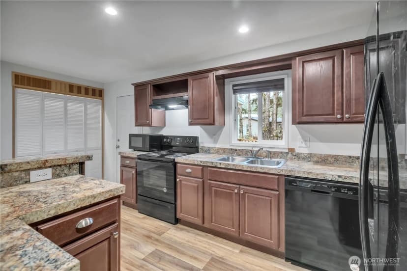 Property photo for 34318 42nd Avenue E, Eatonville photo 12
