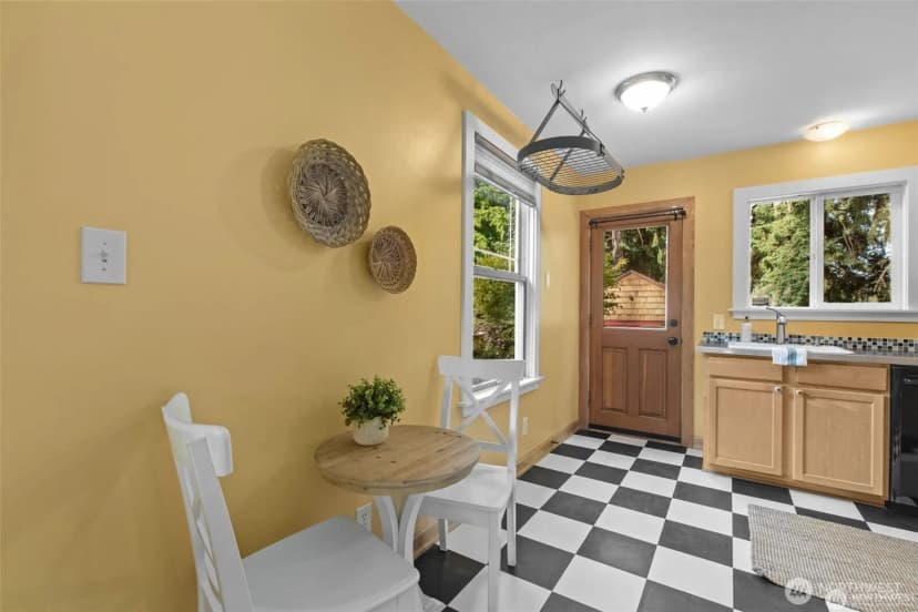 Property photo for 13527 23rd Avenue Ne, Seattle photo 10