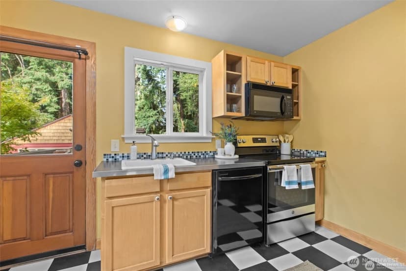 Property photo for 13527 23rd Avenue Ne, Seattle photo 12