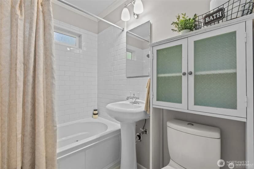 Property photo for 13527 23rd Avenue Ne, Seattle photo 16