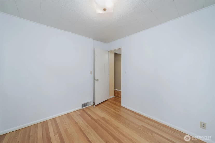 Property photo for 9119 17th Avenue Ne, Seattle photo 13