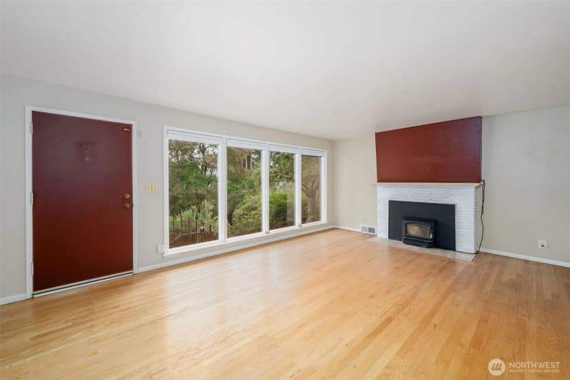 Property photo for 9119 17th Avenue Ne, Seattle photo 3