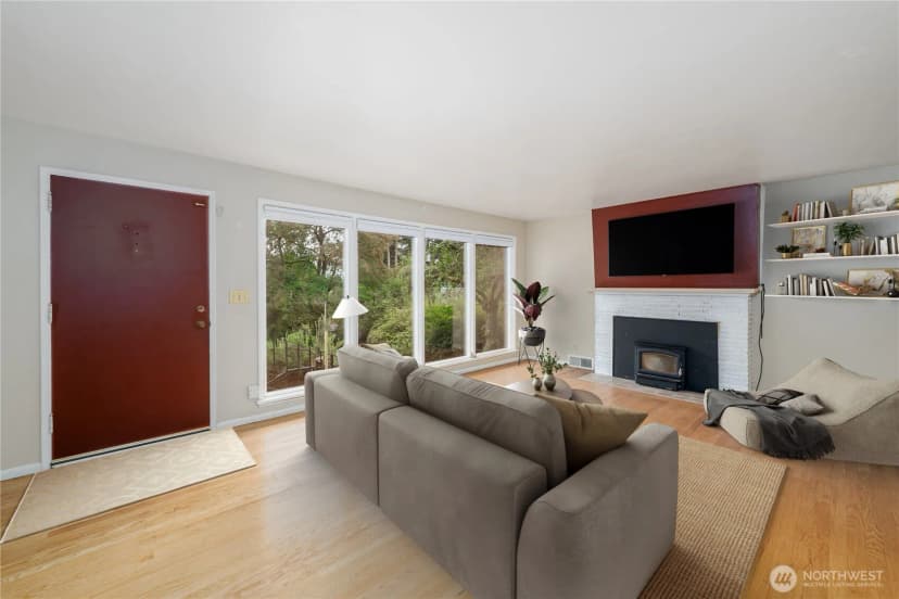 Property photo for 9119 17th Avenue Ne, Seattle photo 2
