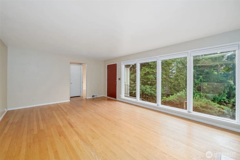 Property photo for 9119 17th Avenue Ne, Seattle photo 4