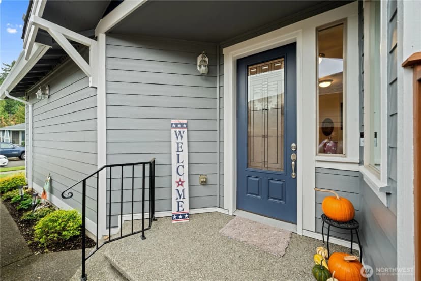 Property photo for 8218 Bainbridge Loop Ne, Lacey photo 3
