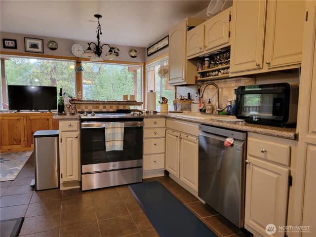 Property photo for 55 Gold Mountain Road, Republic photo 3