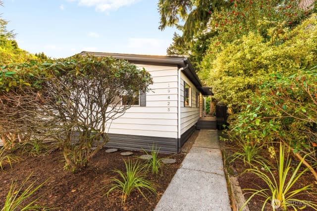Property photo for 19425 Hollyhills Drive Ne, Bothell photo 3