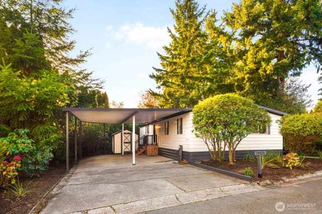 Property photo for 19425 Hollyhills Drive Ne, Bothell
