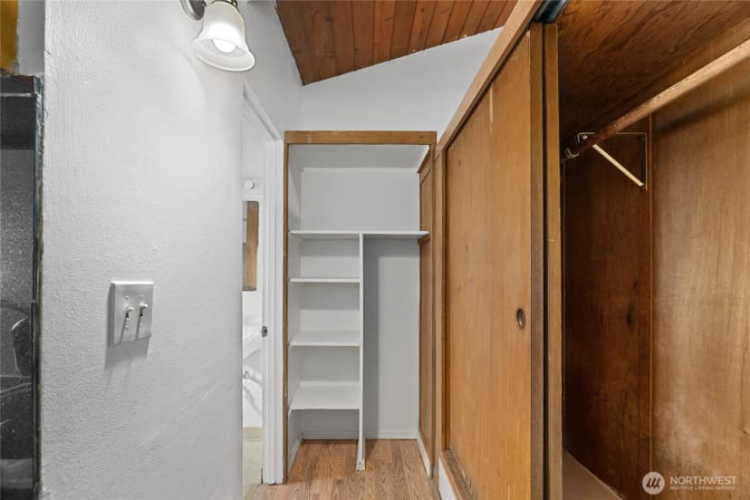 Property photo for 1718 Summit Avenue, Seattle photo 7