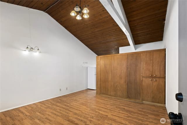 Property photo for 1718 Summit Avenue, Seattle photo 3