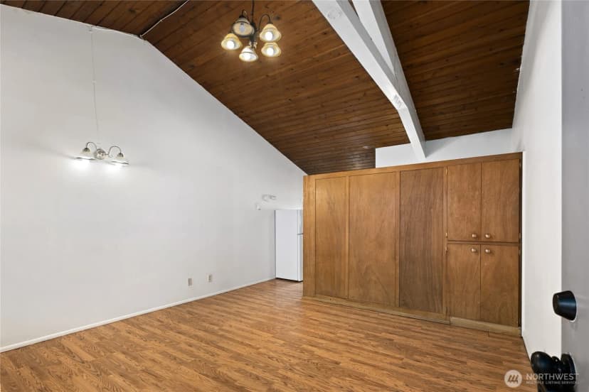 Property photo for 1718 Summit Avenue, Seattle photo 3
