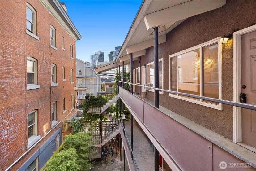 Property photo for 1718 Summit Avenue, Seattle