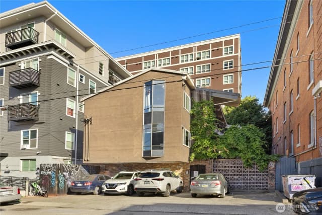 Property photo for 1718 Summit Avenue, Seattle photo 2