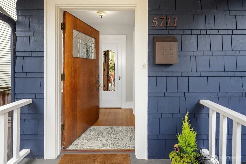 Property photo for 5711 Latona Avenue Ne, Seattle photo 3