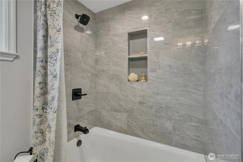 Property photo for 15543 11th Avenue Ne, Shoreline photo 17