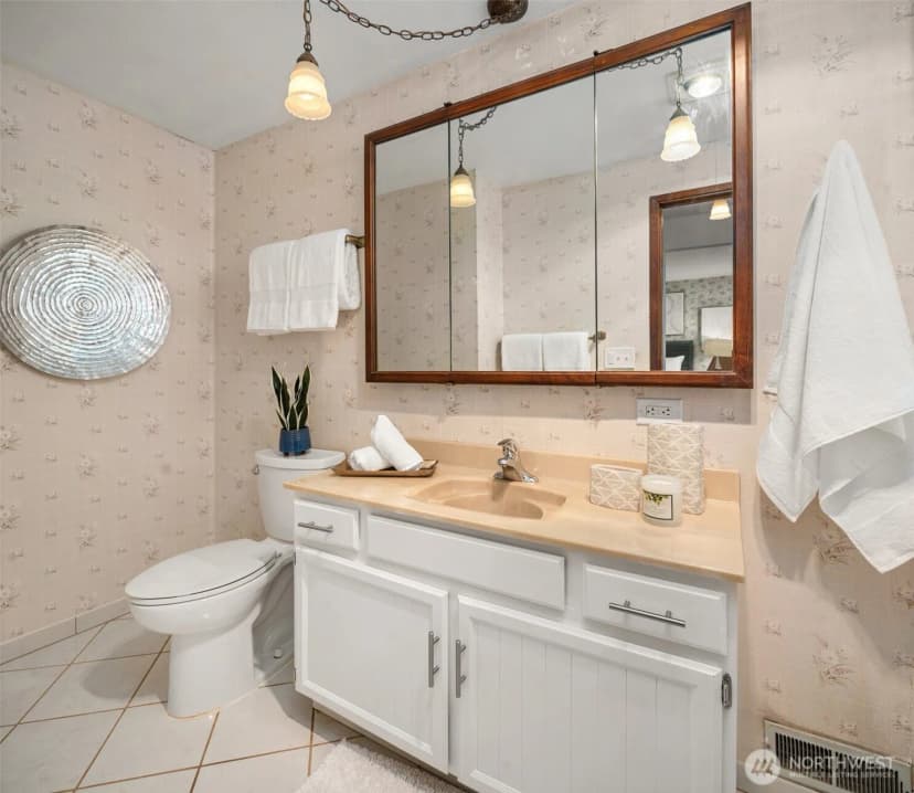 Property photo for 9764 Rainier Avenue S, Seattle photo 21
