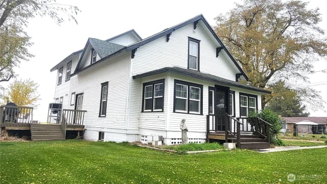 Property photo for 1113 S County Road, Warden