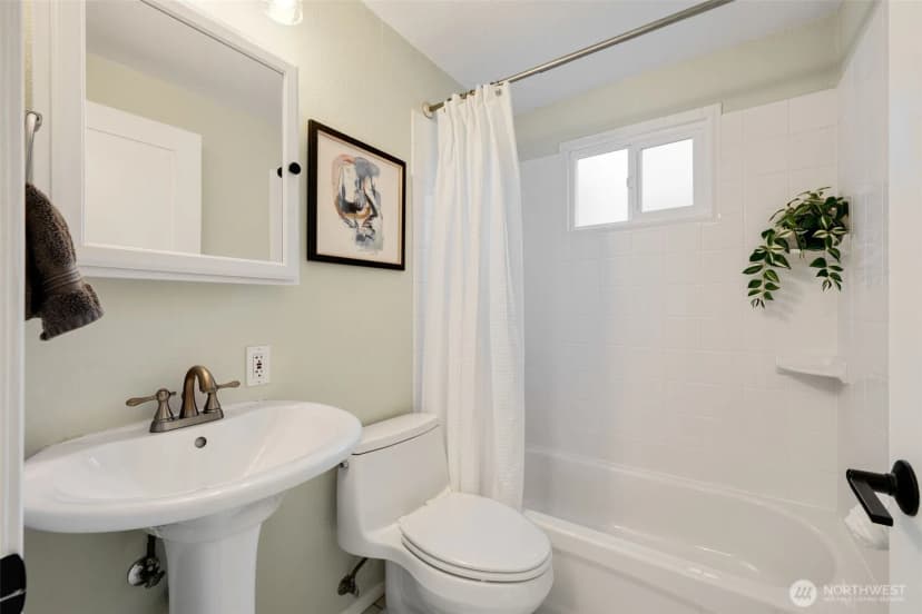 Property photo for 15511 10th Avenue Ne, Shoreline photo 22