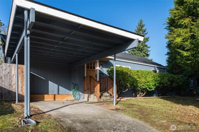 Property photo for 15511 10th Avenue Ne, Shoreline photo 3